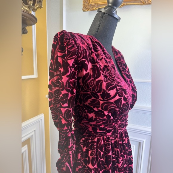 Elegant Red Velvet Floral Dress - Picture 8 of 16